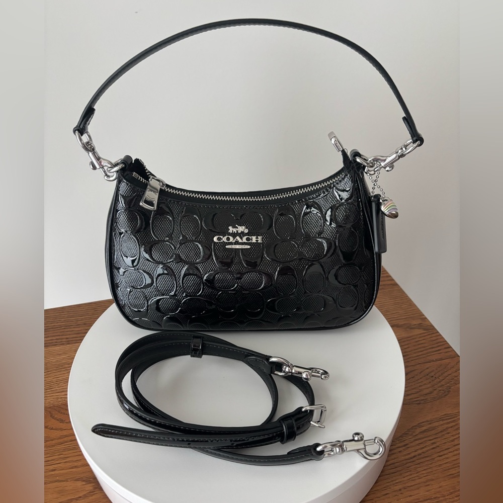 Coach NWT Teri Shoulder Bag in Signature Black Patent Leather w/Heart Charm - Picture 3 of 8